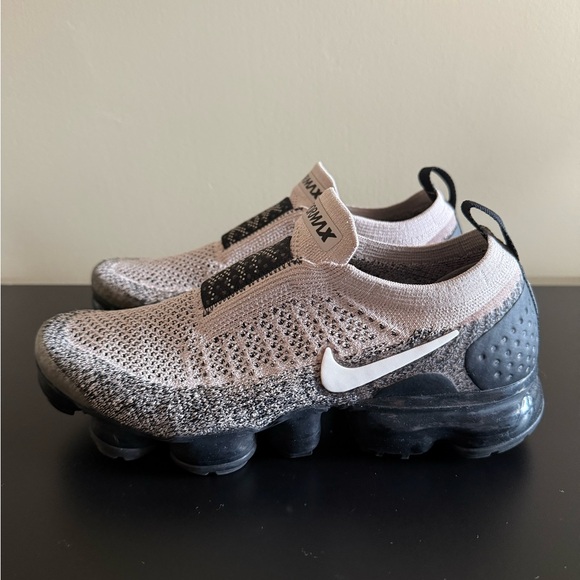 Nike VaporMax Flyknit in Black and Gray - Picture 3 of 5